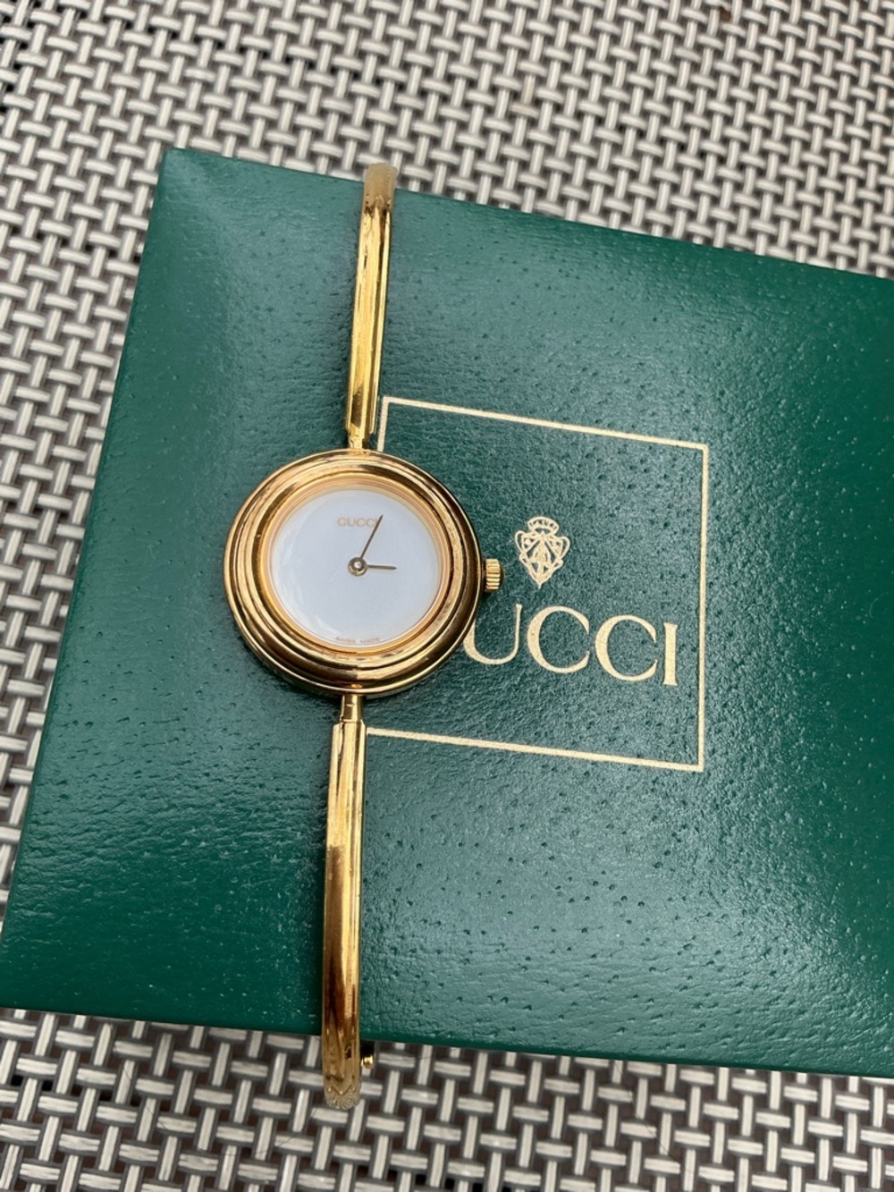 Beautiful GUCCI bangle watch w/ set of colorful bezels โค๏ธ๐๐ค๐๐๐ค - Picture 2 of 14